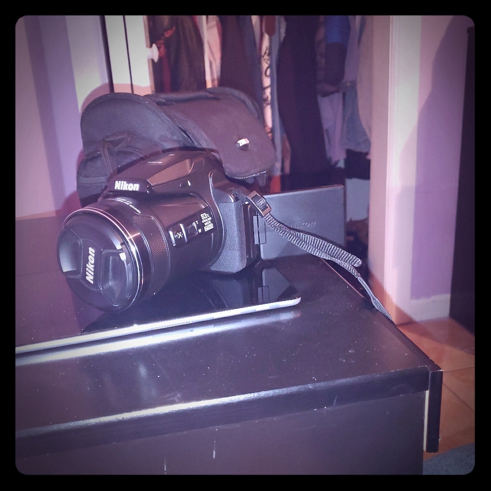 Nikons best 83x zoom!! Amazing camera. Mint condit